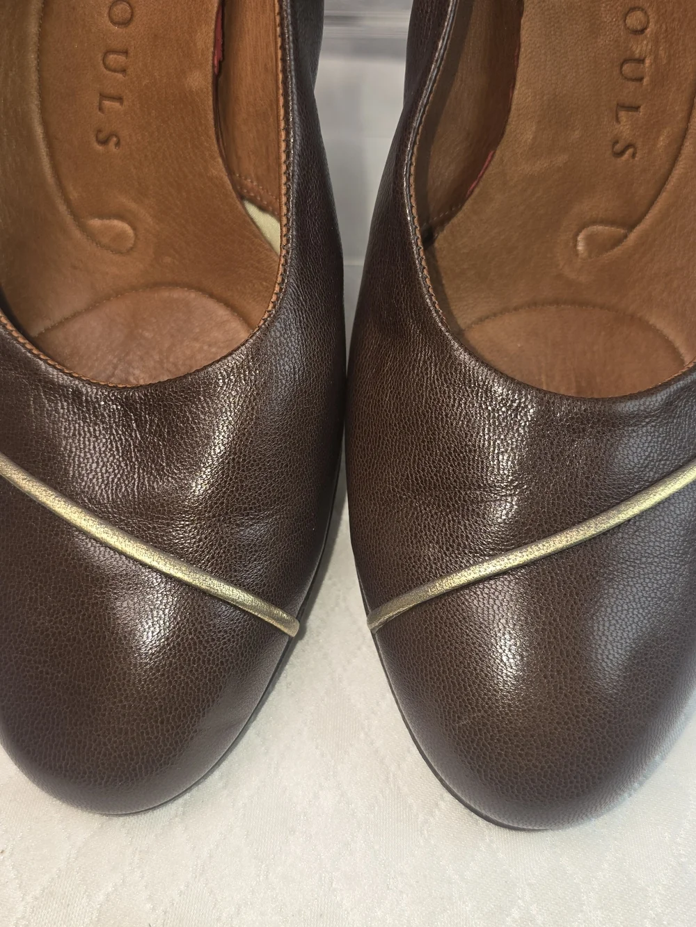 GENTLE SOULS BROWN LEATHER HEELS PUMPS WITH GOLD METALLIC DETAIL WOMENS 40.5